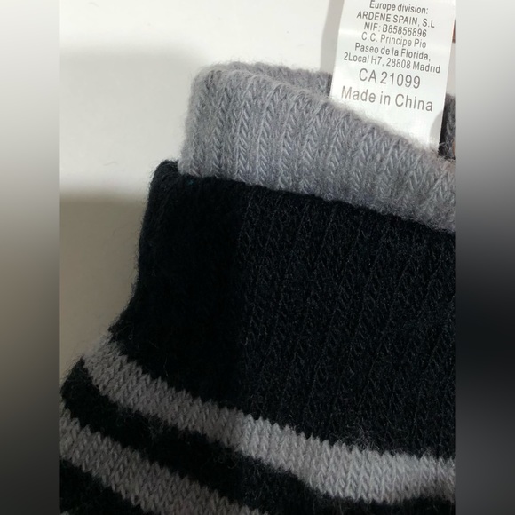 NEW Hat, Scarf and Gloves Set - Picture 3 of 7